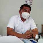 dr Syahreza Hasibuan Sp A (dokter spesialis anak) kerjasama dengan PT AR Tambang Emas Martabe diruangan kerjanya di Puskesmas Batang Toru, Kamis (21/3/2024). (Ikhwan Nasution/01).